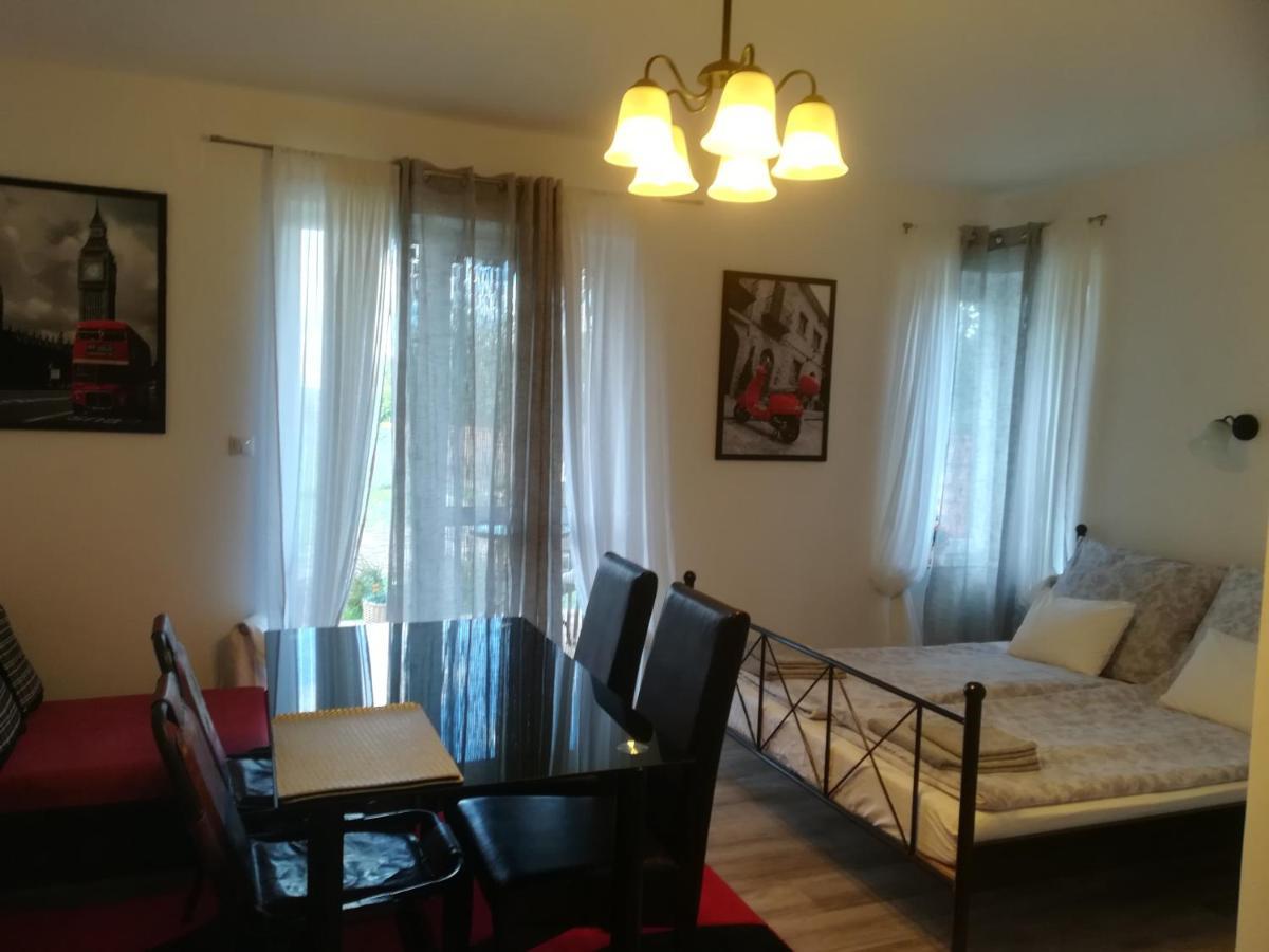 Апартаменти Edina Vendeghaz-Дьєнешдіаш Екстер'єр фото